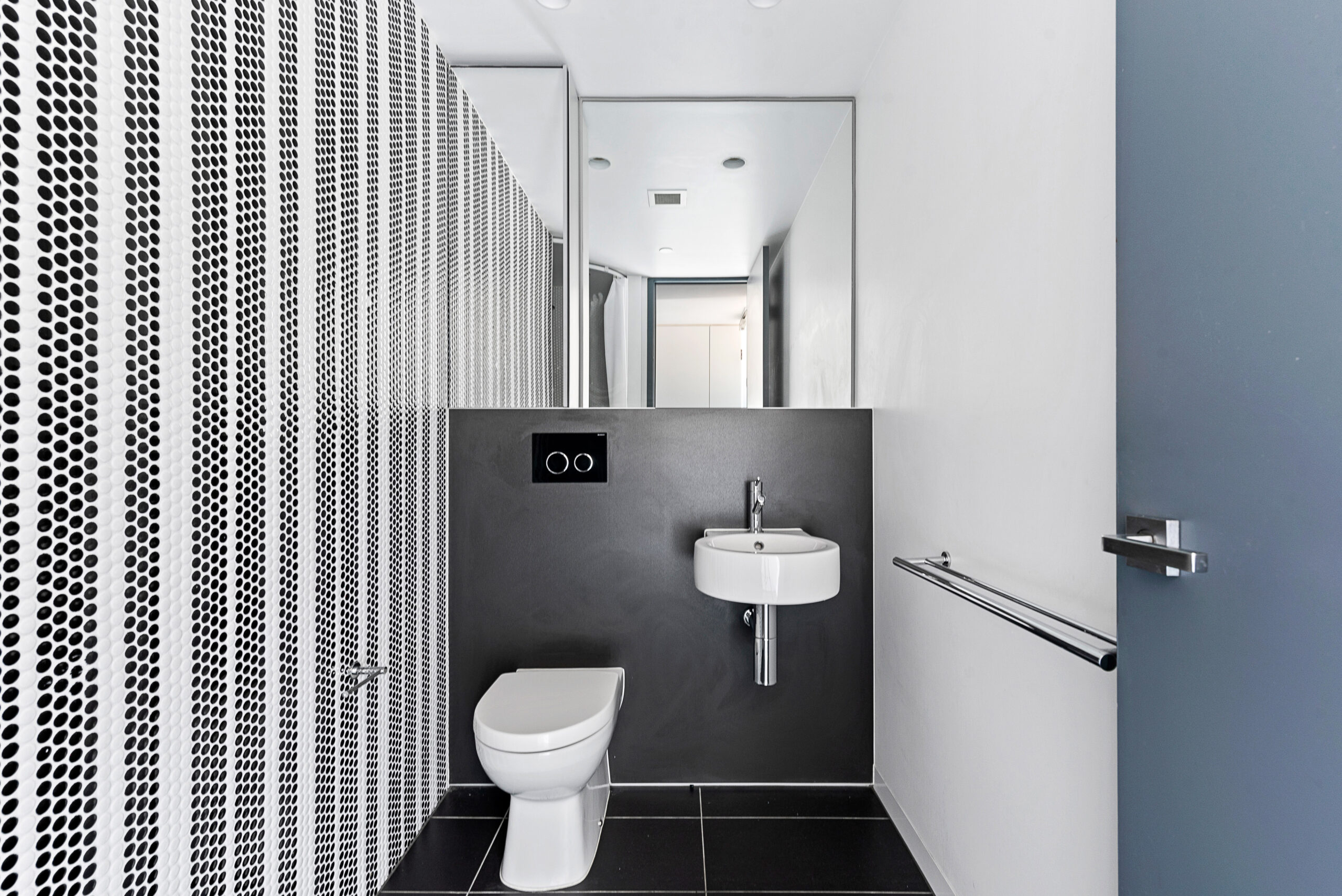 empty and unfurnished brand new apartment 2025 10 16 06 48 07 utc